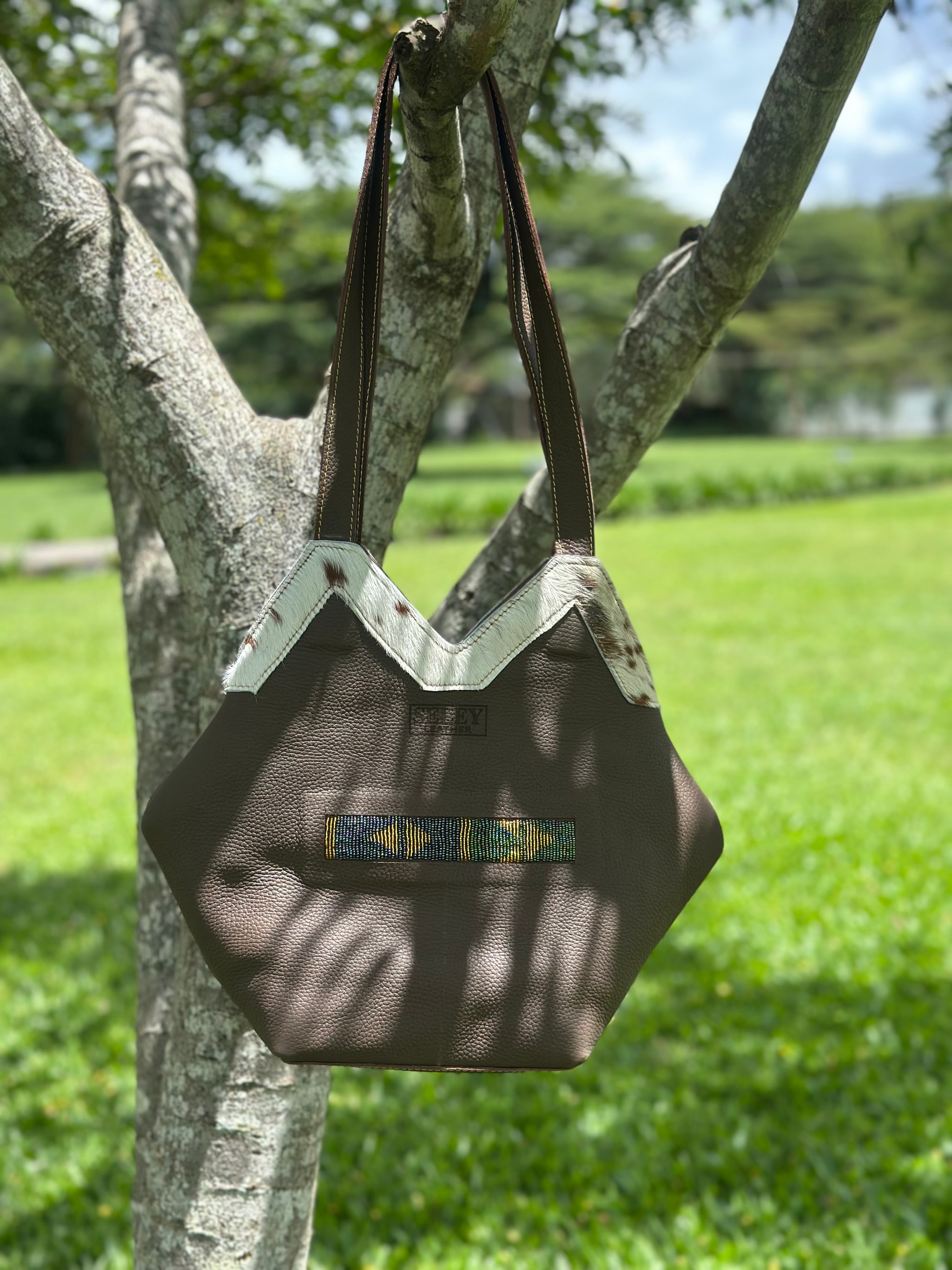 The Esupat Lady — structured Seley full-grain leather tote bag with cream geometric inlay